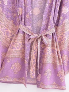 Kimono d'été élégant avec motifs fleuris
