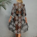 Kimono élégant pour la plage, design étoilé noir