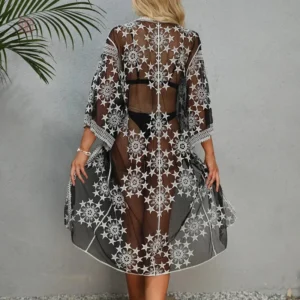 Kimono élégant pour la plage, design étoilé noir