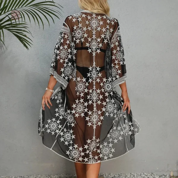 Kimono élégant pour la plage, design étoilé noir