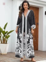 Robe kimono noire avec motifs graphiques