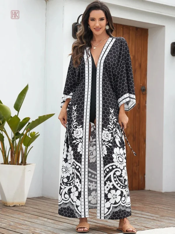 Robe kimono noire avec motifs graphiques