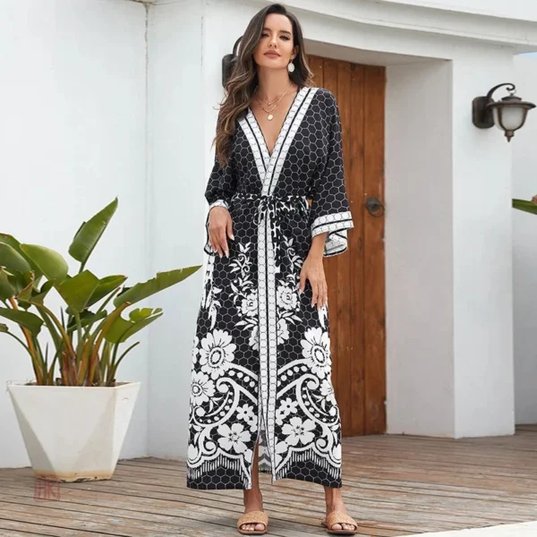 Vêtement de plage élégant à motifs noirs