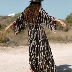 Kimono noir avec ceinture, style plage féminin