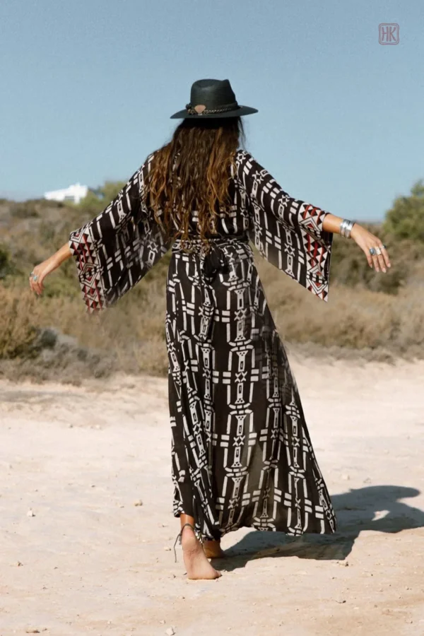 Kimono noir avec ceinture, style plage féminin