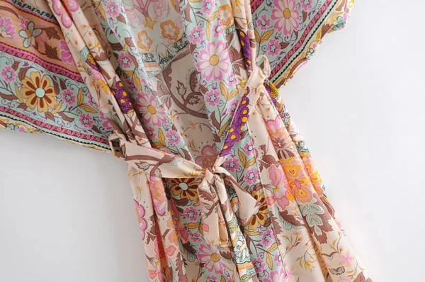 Kimono floral idéal pour la plage