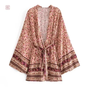 Kimono floral parfait pour les journées ensoleillées