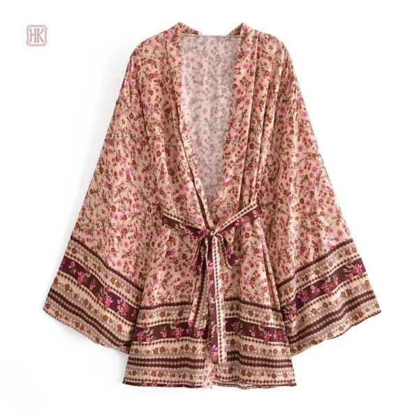 Kimono floral parfait pour les journées ensoleillées