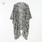 Raffinée, cette veste kimono est idéale pour la plage