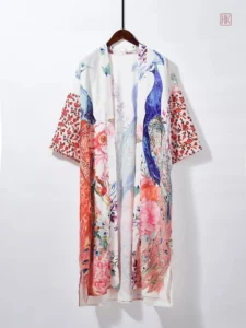 Robe kimono élégante en blanc
