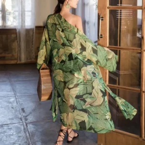 Robe kimono élégante avec motif feuillage
