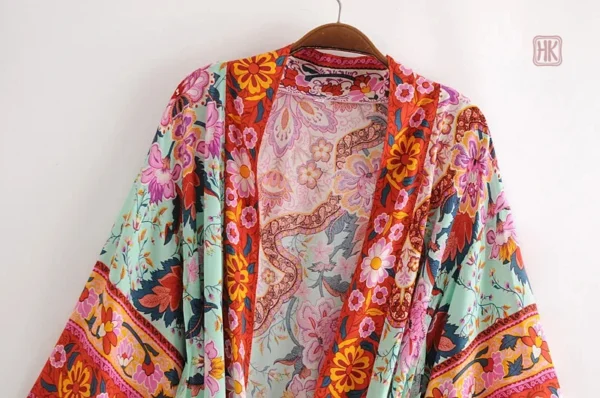 Kimono de plage avec motifs floraux