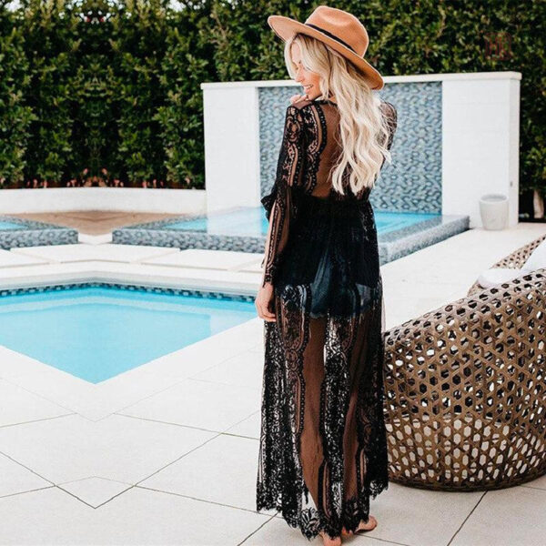 Long kimono en dentelle noir élégant