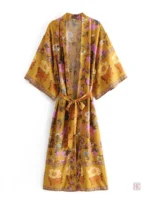 Kimono femme en tissu soyeux pour un look raffiné