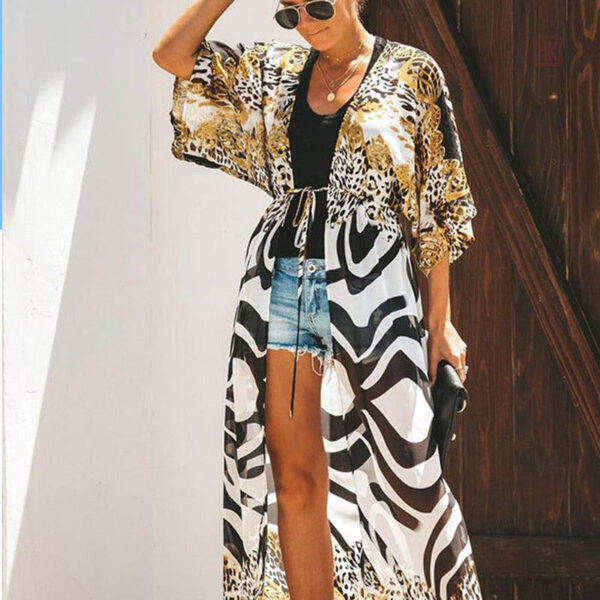 Kimono femme style oriental avec motifs colorés