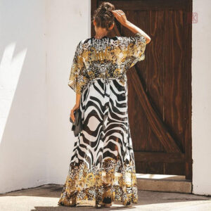 Vêtement kimono femme aux détails traditionnels raffinés
