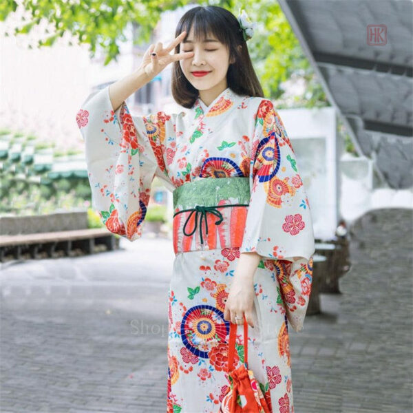 kimono-femme-blanc-fleuri-1 Kimono fleuri blanc pour femme