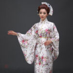 Kimono floral pour femme avec motif de fleurs de cerisier