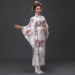 Kimono à manches longues avec design délicat de cerisiers