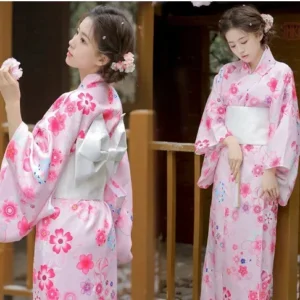 Kimono femme japonais élégant en robe fluide