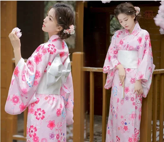 kimono-femme-japonais-robe-1 Kimono femme japonais élégant en robe fluide