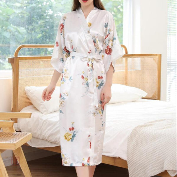 Kimono long pour femme, idéal pour des moments de détente à la maison