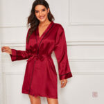 Kimono rouge pour femme, élégant et confortable