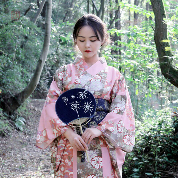 Vêtement féminin japonais au style vintage
