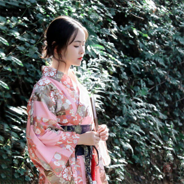 Kimono élégant pour femme, inspiré du Japon