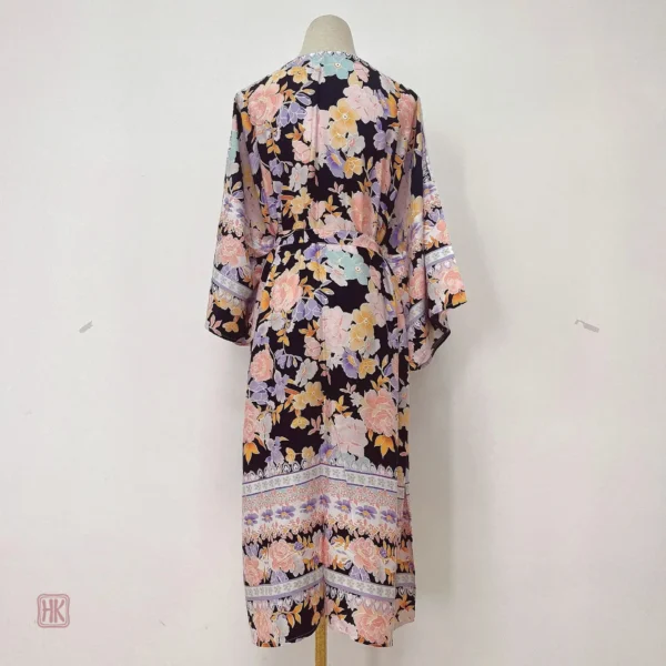 Robe kimono florale, idéale pour les occasions spéciales