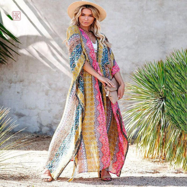 Kimono floral jaune avec motifs élégants
