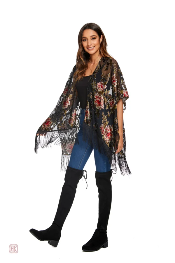 Kimono à franges pour une touche florale moderne