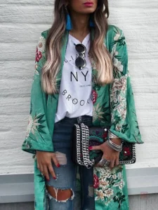 Robe kimono avec motifs floraux
