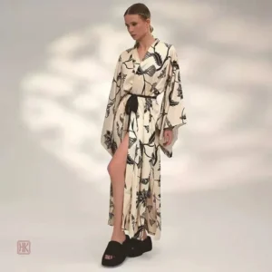 Robe kimono élégante avec motifs floraux