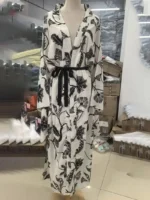Kimono noir et blanc pour une touche sophistiquée
