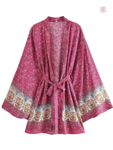 Vêtement bohème avec motifs floraux en nuances de rose