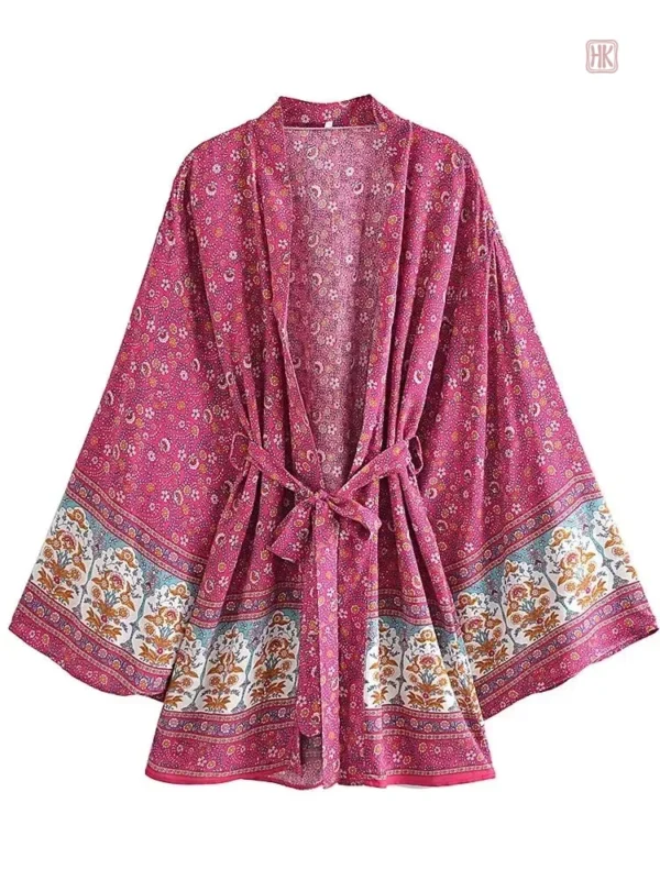 Vêtement bohème avec motifs floraux en nuances de rose