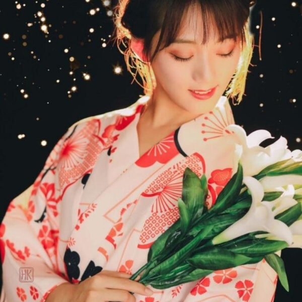 Robe kimono à fleurs, parfaite pour l'été