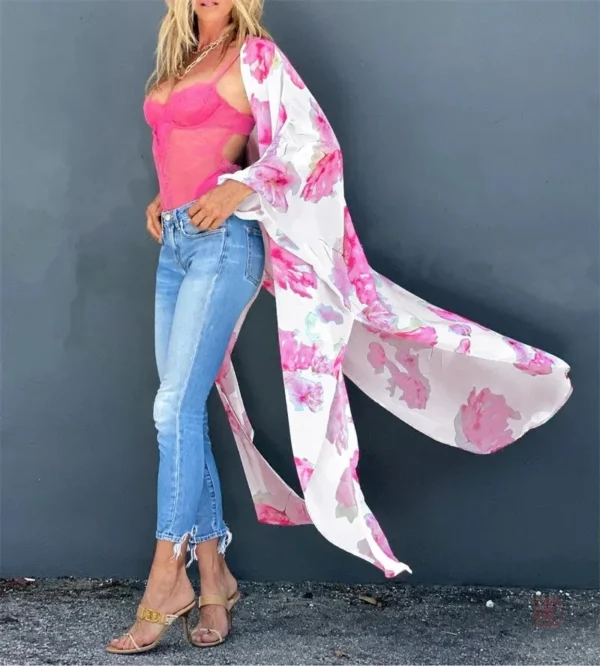 Veste kimono avec motifs floraux roses