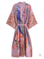 Vêtement kimono avec motifs floraux pour un look tendance