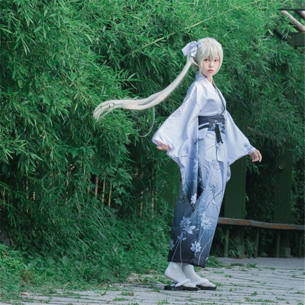 Vêtement d'inspiration japonaise, kimono avec fleurs colorées