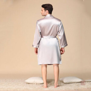 Vêtement d'intérieur homme style kimono blanc