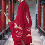 Vêtement traditionnel masculin en rouge