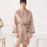 Peignoir homme avec ceinture, design moderne