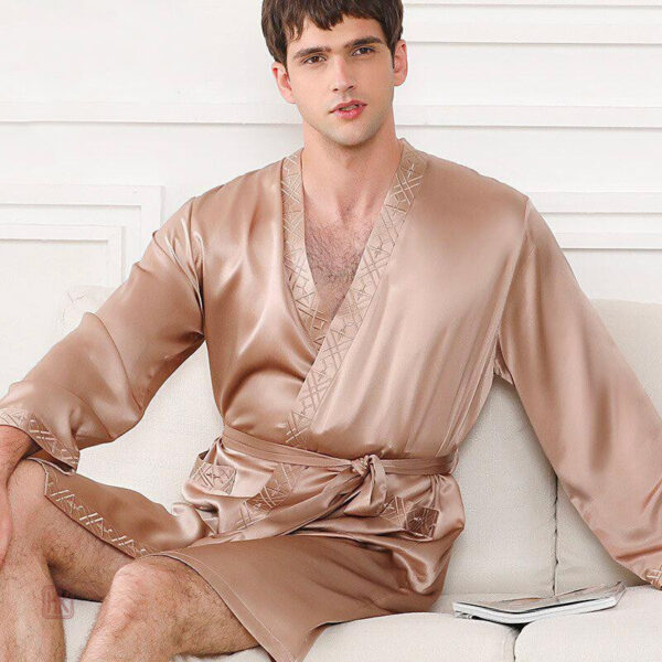 Kimono homme luxe, parfait pour un moment de relaxation