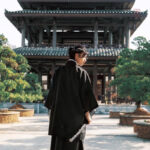 Vêtement traditionnel masculin en noir