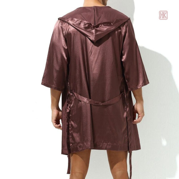 Peignoir kimono homme aux coupes modernes et sexy