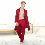 Vêtement de nuit homme : kimono à la mode