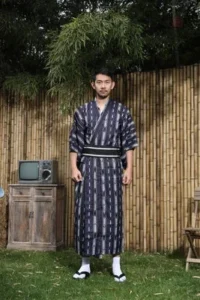 Veste kimono masculine au design classique japonais