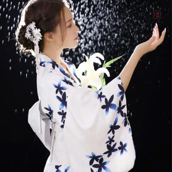 Vêtement féminin inspiré de la culture japonaise